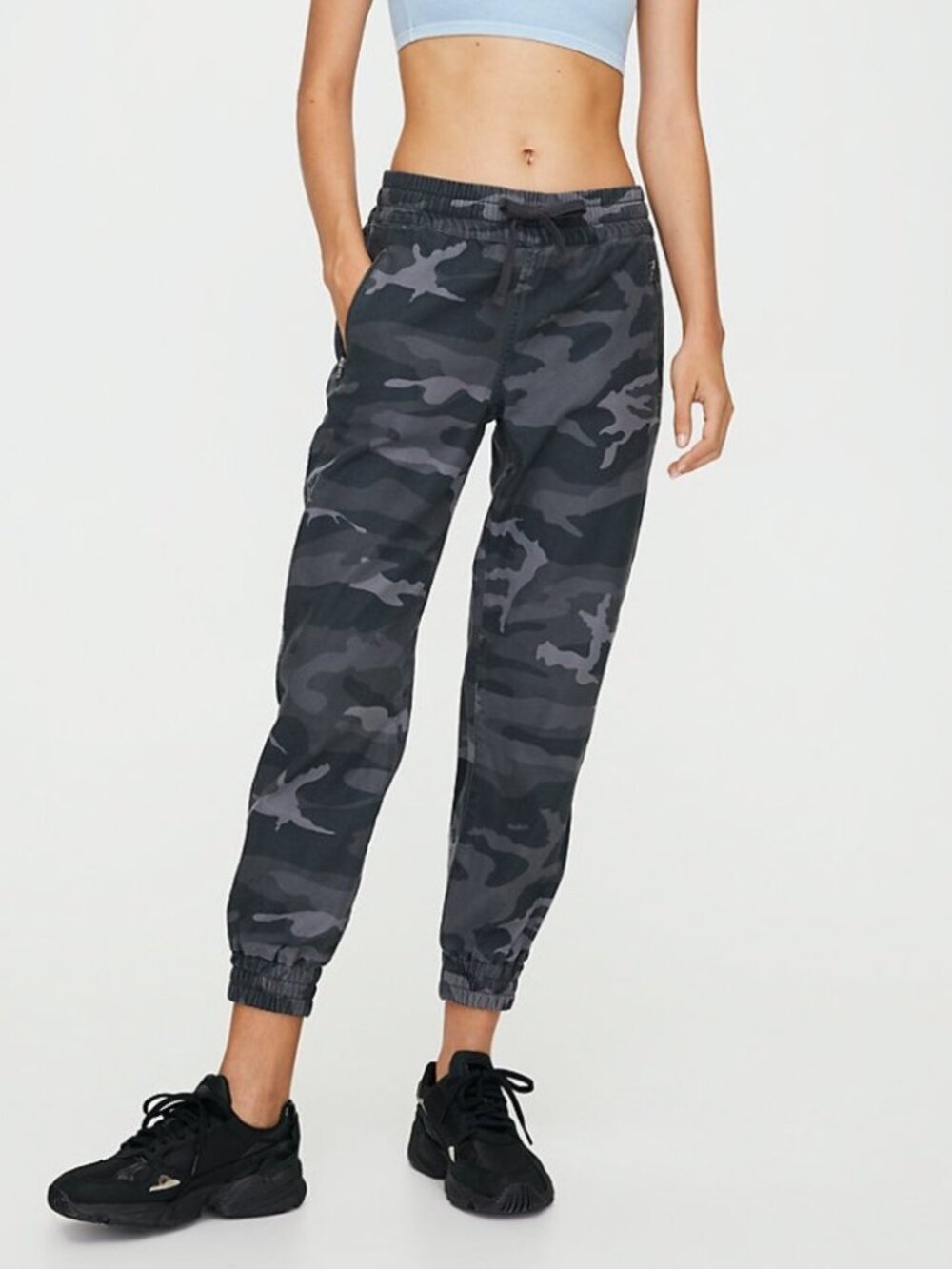 Aritzia TNA Alix Camo Jogger Gray Relaxed Fit Elastic Waist Cuffs Size XXS
